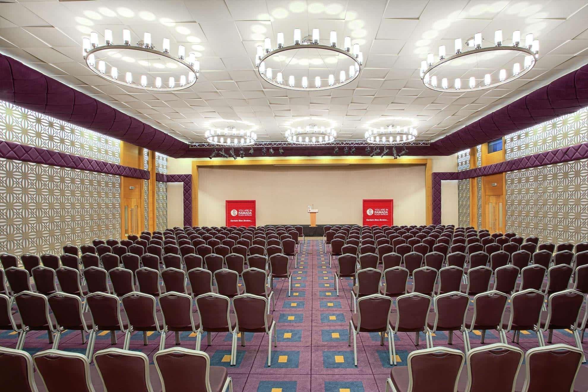 מלון Ramada Plaza 5*