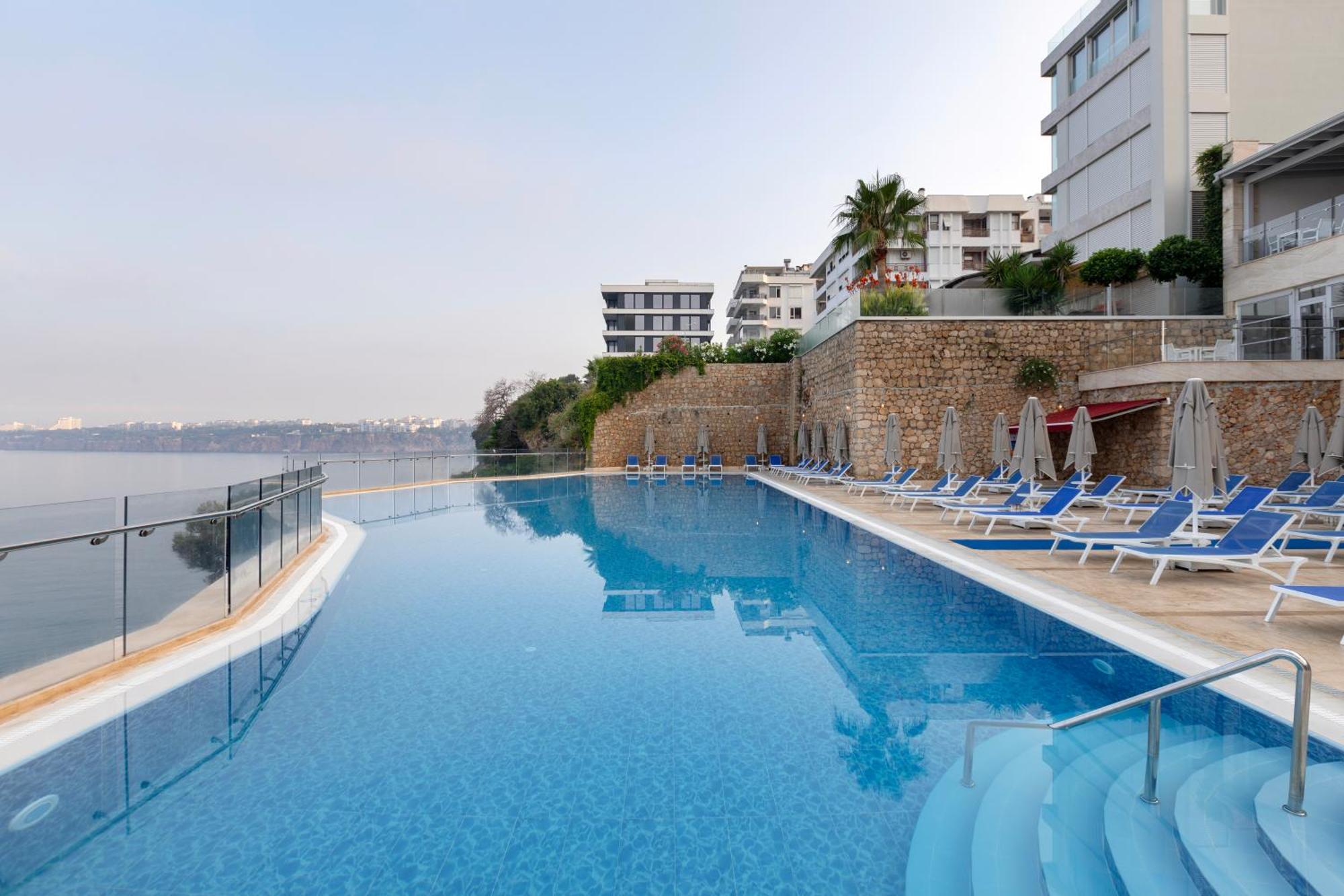 Ramada Plaza 5* אנטליה