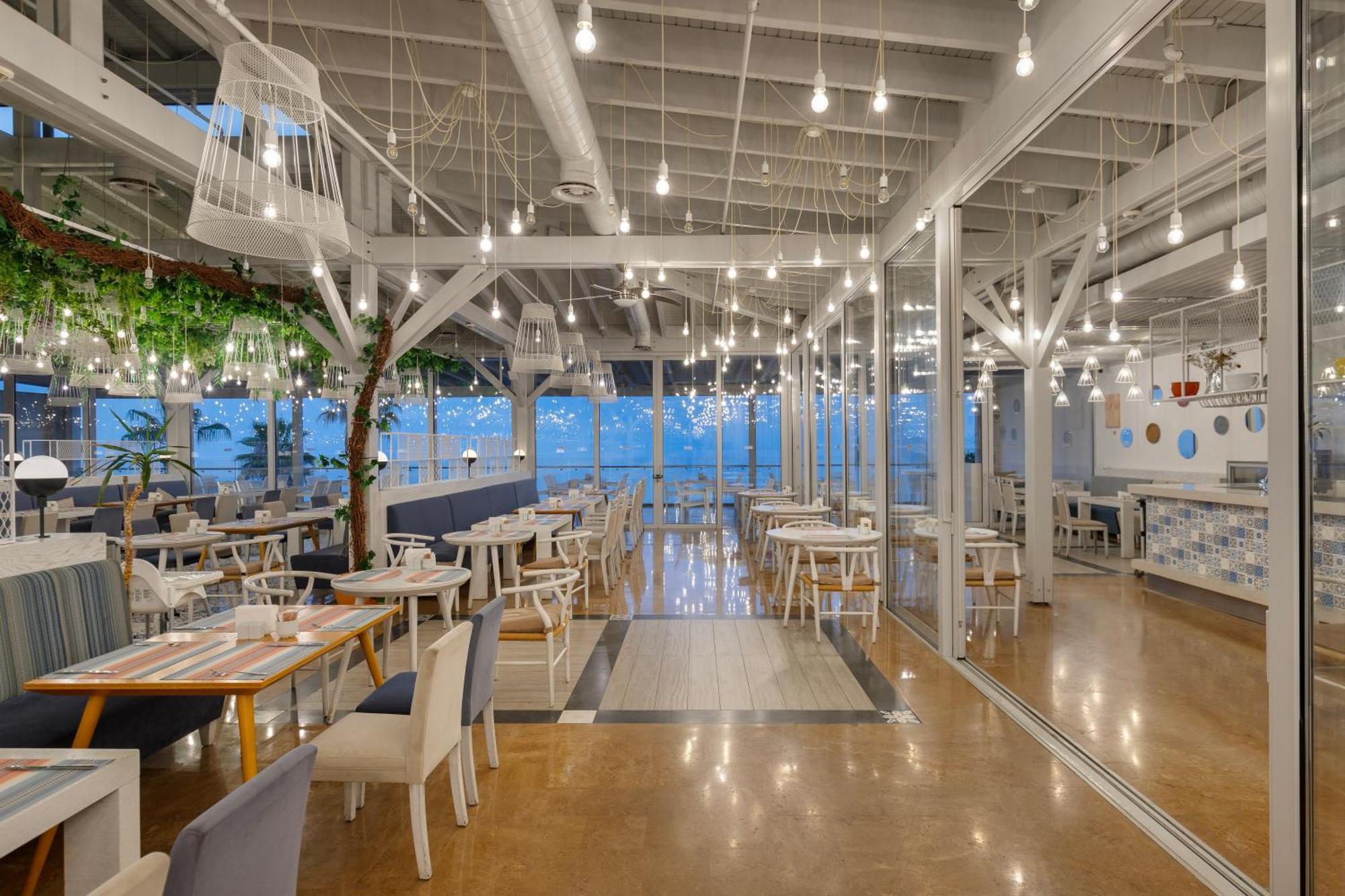 מלון Ramada Plaza אנטליה