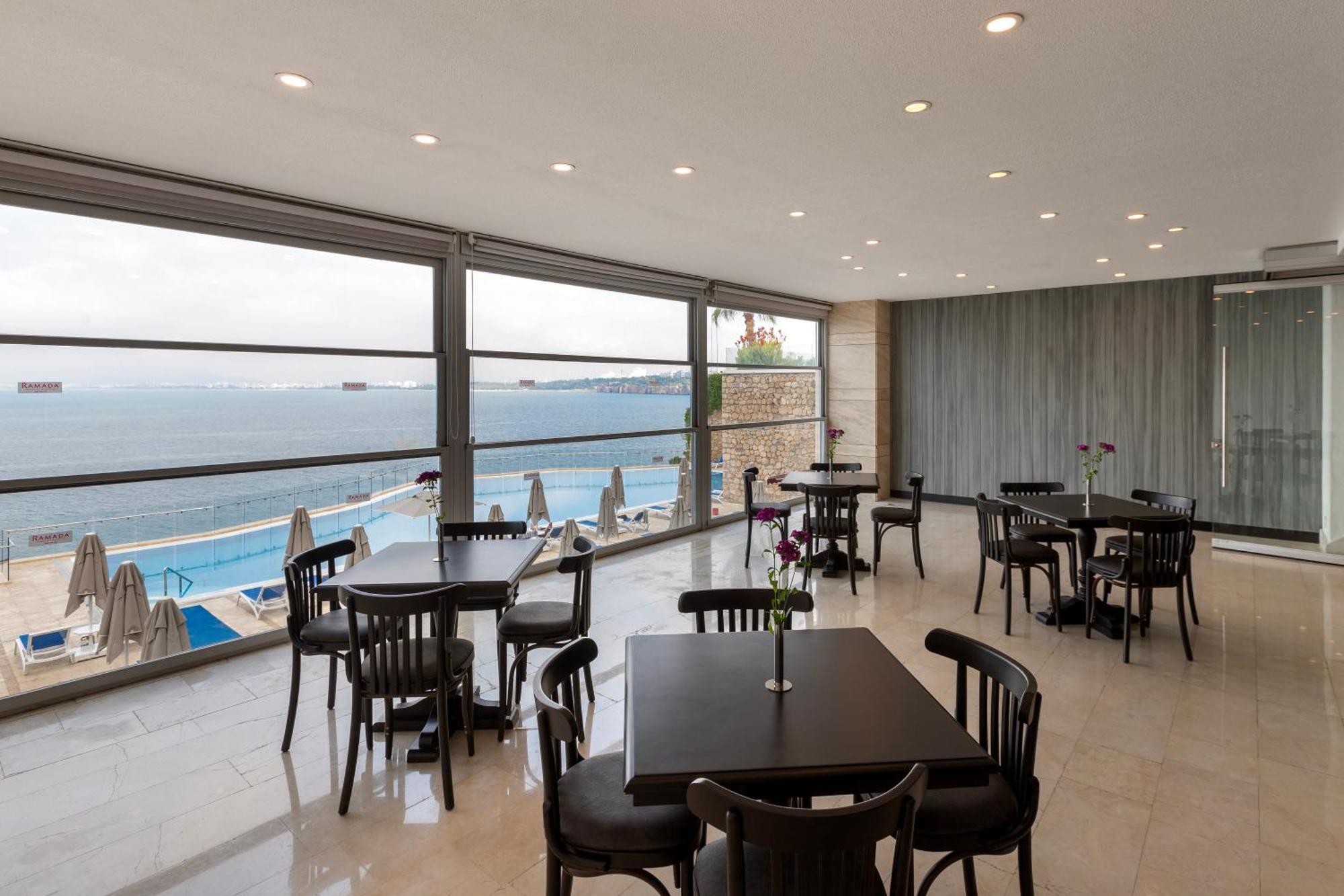 מלון Ramada Plaza אנטליה