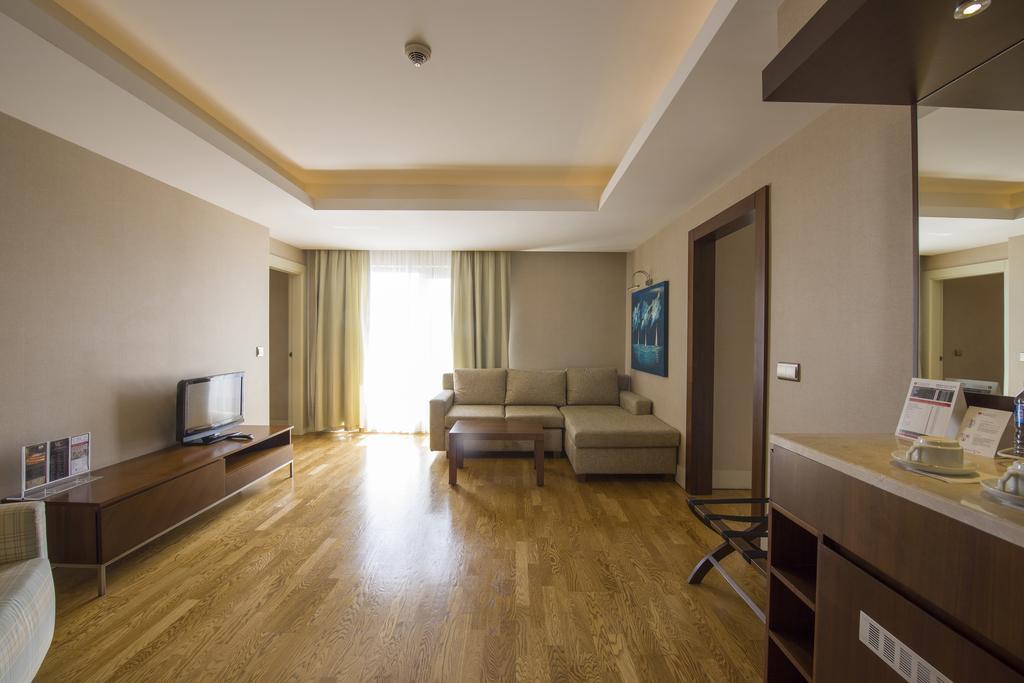 Ramada Plaza אנטליה